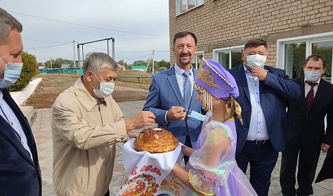 В Матвеевском районе открылась обновленная школа искусств